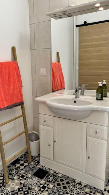 Apartment Spacieux T2 Idealement Place